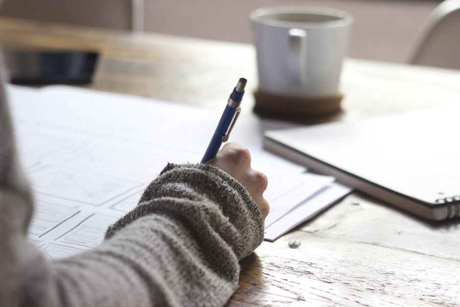 AVGS vs. Bildungsgutschein: Was ist der Unterschied?